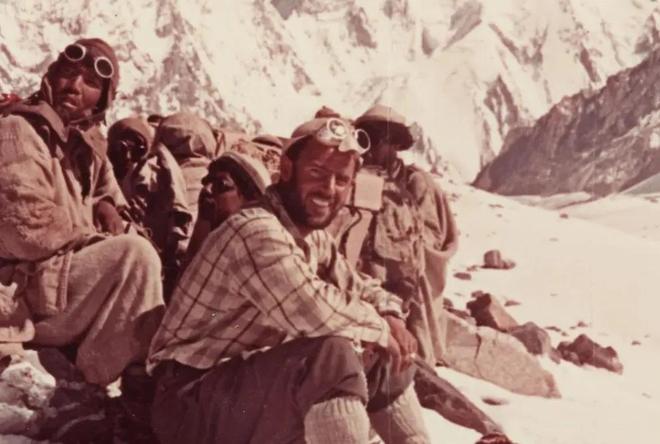 羽绒服贵族”成功截胡加拿大鹅电子pg游戏