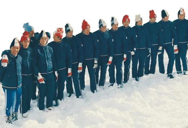 羽绒服贵族”成功截胡加拿大鹅电子pg游戏中国男人捧红的“(图10)